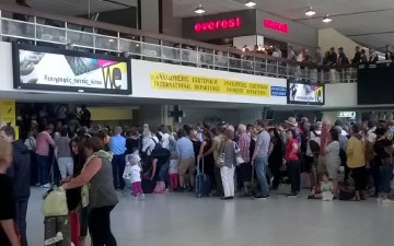 Στο αεροδρόμιο της Ρόδου ο... τουρισμός αναστενάζει