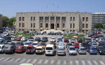 Τάξη στους κοινόχρηστους χώρους και στους μικροπωλητές από το Δήμο Ρόδου