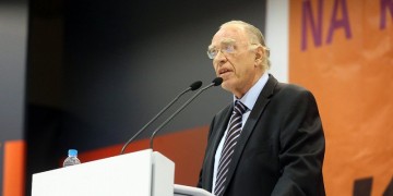 Μονομερής η συμφωνία, ντροπιάζει τη χώρα. Δεν έγινε Καμία ουσιαστική μεταρρύθμιση από καμία κυβέρνηση» τόνισε ο πρόεδρος της Ένωσης Κεντρώων Β. Λεβέντης