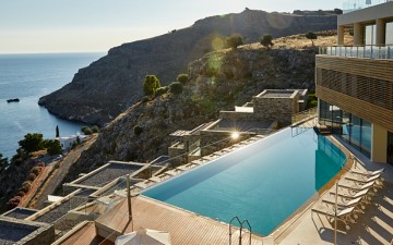 Το ξενοδοχείο Lindos Blu στη Ρόδο, ανάμεσα στα καλύτερα καταλύματα της Μεσογείου!