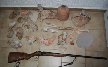Συνελήφθη Καλύμνιος με αρχαίους αμφορείς