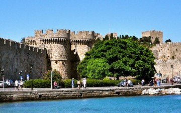 Από που κρατά η σκούφια μας;160  επώνυμα των κατοίκων της Ρόδου και η σημασία τους