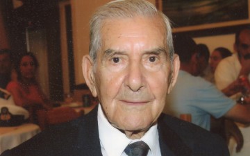 Ο Ιερολοχίτης που ήταν παρών την ημέρα που οι Γερμανοί  παρέδωσαν τη Ρόδο!