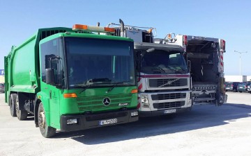 Έφθασαν στη Ρόδο τα... δανεικά απορριμματοφόρα