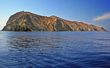 Απίστευτο: Έβαλαν πωλητήριο σε ελληνικά νησιά - Ένα από αυτά στα Δωδεκάνησα!