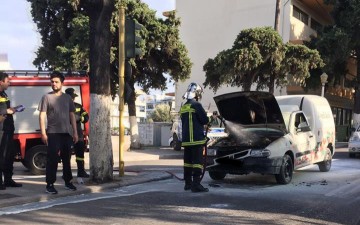Ρόδος: Φωτιά σε φορτηγάκι στην Στεφάνου Καζούλη (φωτορεπορτάζ)