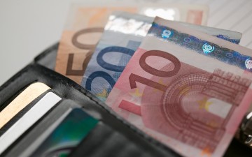 Συνελήφθη στη Ρόδο 32χρονη για κλοπή πορτοφολιού
