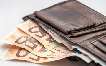 Ρόδος: Τσιγγάνα εξαπάτησε ηλικιωμένο και του έκλεψε το πορτοφόλι με 830 ευρώ!