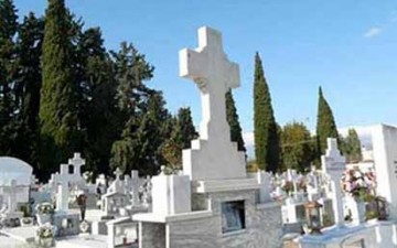 Πενηντάχρονη επιχείρησε να αυτοκτονήσει μέσα στο νεκροταφείο