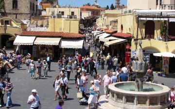 Με περιπολίες μεικτών κλιμακίων η πάταξη της ασυδοσίας και της παραοικονομίας στη Ρόδο