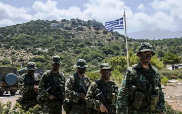 Ρόδος: Ο στρατός έκανε άσκηση ανακατάληψης βραχονησίδας (φωτορεπορτάζ)