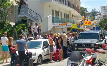 Ρόδος: Βάζουν βραχιολάκι για ποτά σε μπαρ σε αλλοδαπούς τουρίστες!