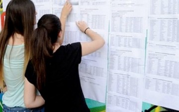 Μια πρώτη ανάλυση των παραγόντων που επηρεάζουν τις βάσεις εισαγωγής στην Τριτοβάθμια Εκπαίδευση