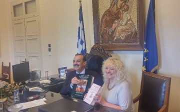 Βιβλίο με αναφορές στη Λίνδο από  την πρώην σύζυγο του Ντ. Γκίλμουρ