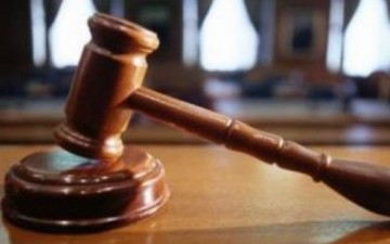 Αθωώθηκαν «πατριός» και μητέρα για την αποπλάνηση ανηλίκου