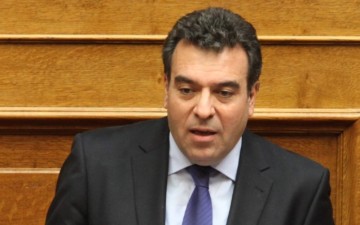 Μάνος Κόνσολας: «Έξι μήνες απλήρωτοι οι ωρομίσθιοι εκπαιδευτικοί στα δημόσια ΙΕΚ» 