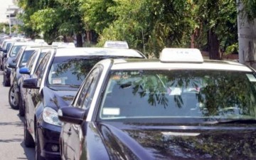 Για άγρα πελατών  καταγγέλλει η ΡΟΔΑ  τους ταξιτζήδες της Ρόδου