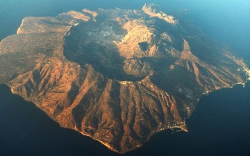 Δεκαπέντε μουσικοί για δέκα ώρες στο ηφαίστειο της Νισύρου