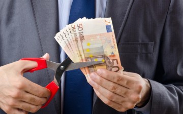 Μισθοί: «Ψαλίδι» λόγω αυξημένης παρακράτησης - Παραδείγματα με τα τελικά ποσά