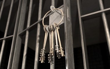Στα κρατητήρια βρέθηκαν τρία άτομα για διάρρηξη καταστημάτων και αυτοκινήτου 
