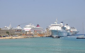 Το πραξικόπημα φέρνει τα κρουαζιερόπλοια στη Ρόδο