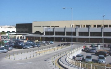 Συνθήκες γαλέρας καταγγέλλει το ΠΑΜΕ στο αεροδρόμιο της Ρόδου
