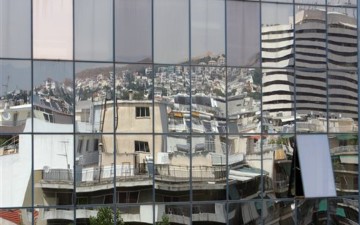 Βουτιά στην ιδιοκατοίκηση και τις γονικές παροχές