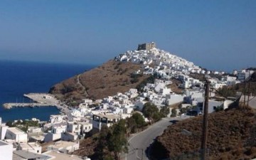 Ο Βρετανός πρέσβης στην Ελλάδα «κλαίει» γιατί τελείωσαν οι διακοπές του στην Αστυπάλαια
