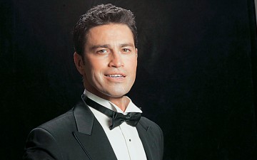 Ο Μάριος Φραγκούλης στην Ρόδο
