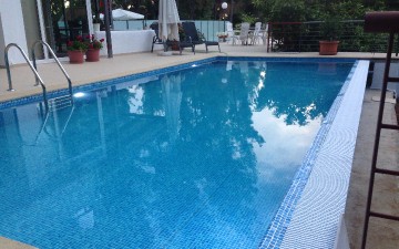 Τριάντα πισίνες μόνο σε μια κοινότητα της Ρόδου