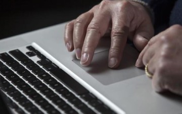 Κατηγορείται για προμήθεια και κατοχή υλικού παιδικής πορνογραφίας