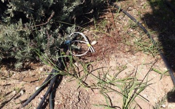 Άγνωστοι ξηλώνουν καθημερινά προβολείς του Δήμου μας