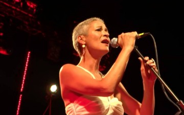 Η Μελίνα Κανά  τραγουδά για τα  “Πολιτιστικά  Αποσπερίσματα”