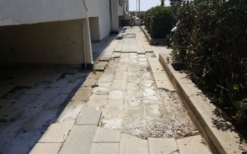Έβγαλαν...  φτερά και πέταξαν οι πλάκες από την Εφορία Ρόδου;