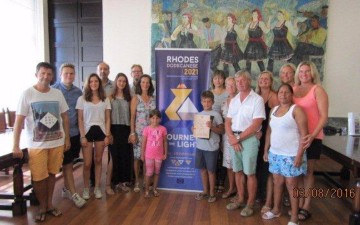 Τιμήθηκαν απο τον Δήμο Ρόδου οι επαναλαμβανόμενοι τουρίστες του νησιού