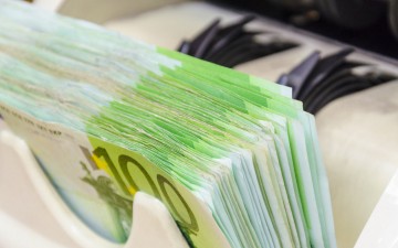 Capital controls: Αυξάνεται το όριο ανάληψης μετρητών από 2.300 σε 5.000 ευρώ