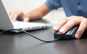 Μεγάλο σκάνδαλο με τις  ελληνοποιήσεις στα νησιά μας