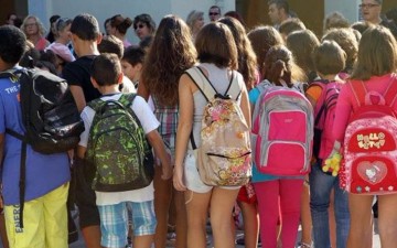Βαριές σχολικές τσάντες - τι κινδύνους "κουβαλάνε"