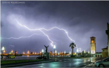 H γωνιά της γλώσσας  μας:  Αστραπές, βροντές, κεραυνοί