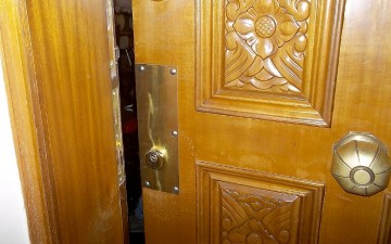 Ρόδος: Δεν έβρισκε κλειδαρά και του άνοιξε... διαρρήκτης για να μπει στο σπίτι του!