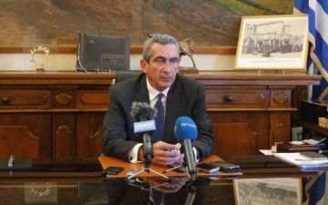 Συνθετικός χλοοτάπητας στο γήπεδο ποδοσφαίρου Έμπωνα, από την Περιφέρεια Νοτίου Αιγαίου