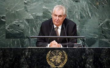 Προκλητικός ο Τσέχος πρόεδρος: Σε ακατοίκητα ελληνικά νησιά  οι μετανάστες χωρίς άσυλο