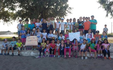 Περιβαλλοντική δράση στην παραλία  των Φανών από τους μαθητές του δημοτικού