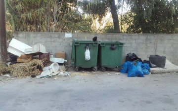 Δεν  έχουν το... Θεό τους  με τις υπαίθριες χωματερές