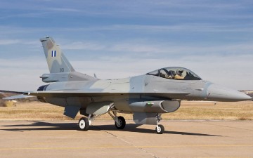 Αναγκαστική προσγείωση στη Ρόδο πραγματοποίησε ένα F-16