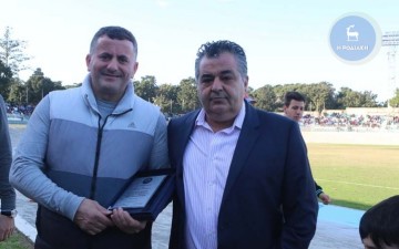 Ο πρόεδρος της Ρόδου Αυγουστίνος Γιακάϊ δίπλα στα τμήματα υποδομών του συλλόγου