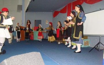 Μαθήματα ελληνικών παραδοσιακών χορών από τους Ηπειρώτες της Ρόδου