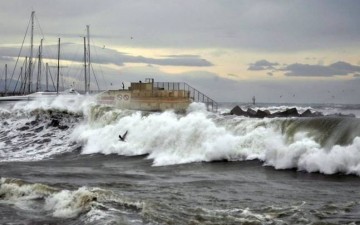 Ακυρώνονται δρομολόγια αεροπλάνων και πλοίων εξαιτίας της κακοκαιρίας στα Δωδεκάνησα