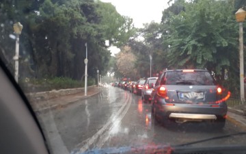 Ισχυρή βροχόπτωση και χαλαζόπτωση στη Ρόδο - «Παρέλυσε» η κυκλοφορία στους δρόμους