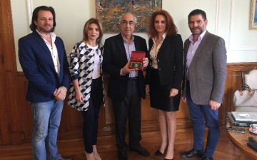 Επίσκεψη της κ. Φωτεινής Καράμπελα- Μελετίου στη Λεμεσό για τη μεταφορά στη Ρόδο του έργου “ΕΠΙΜΕΝΟΝΤΕΣ”